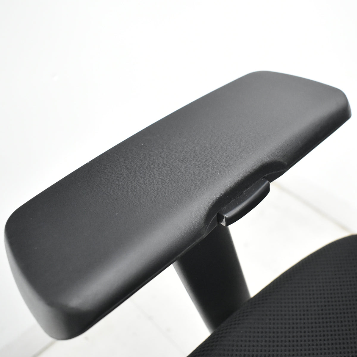 【中古】コクヨ　エアフォート　可動肘　エアランバーサポート　ポリッシュ　2026031901【中古オフィス家具】