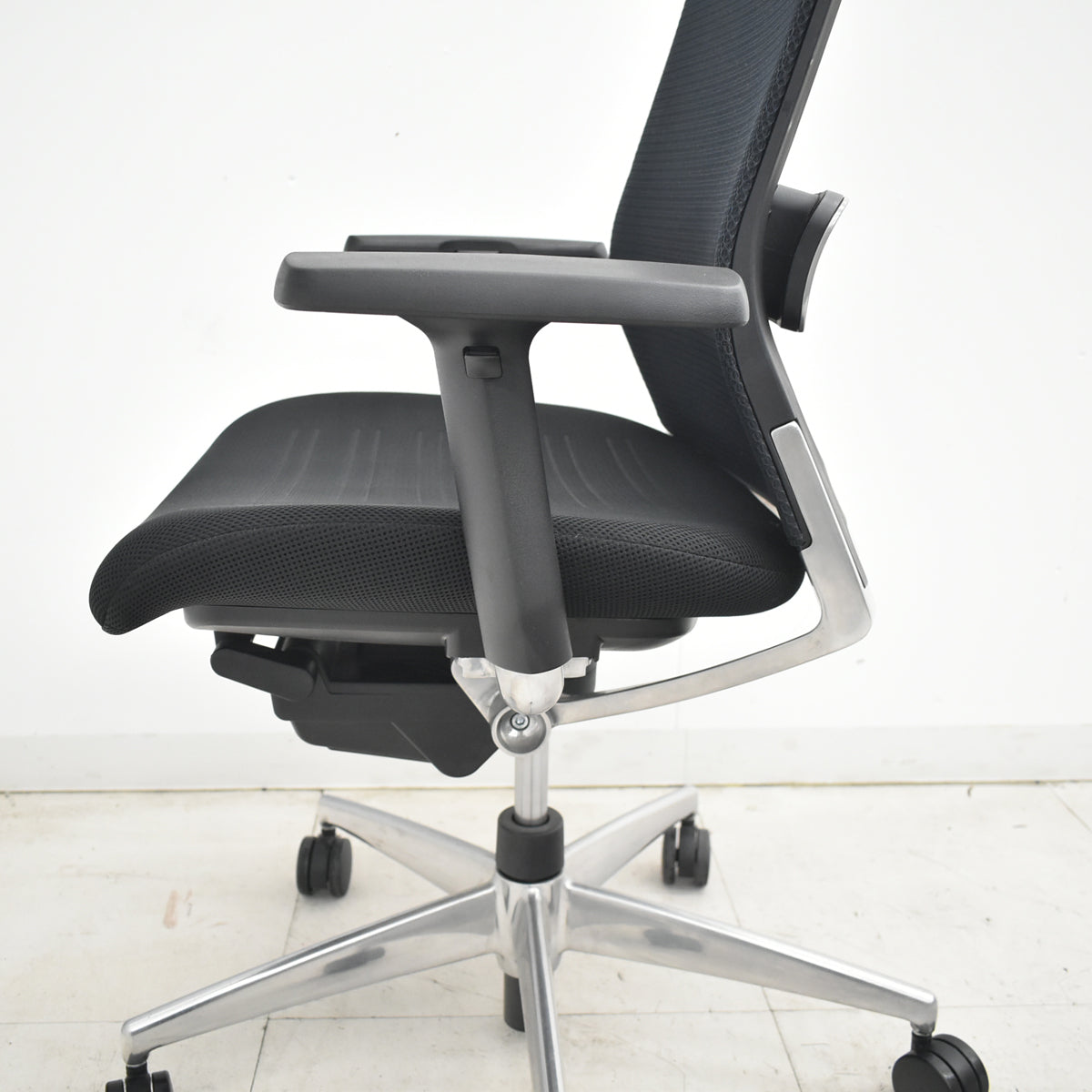 【中古】コクヨ　エアフォート　可動肘　エアランバーサポート　ポリッシュ　2026031901【中古オフィス家具】