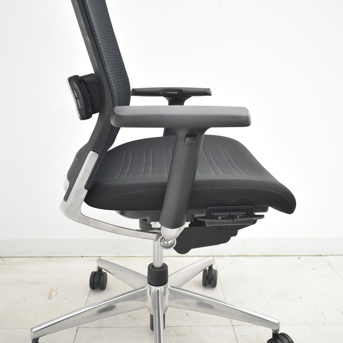 【中古】コクヨ　エアフォート　可動肘　エアランバーサポート　ポリッシュ　2026031901【中古オフィス家具】