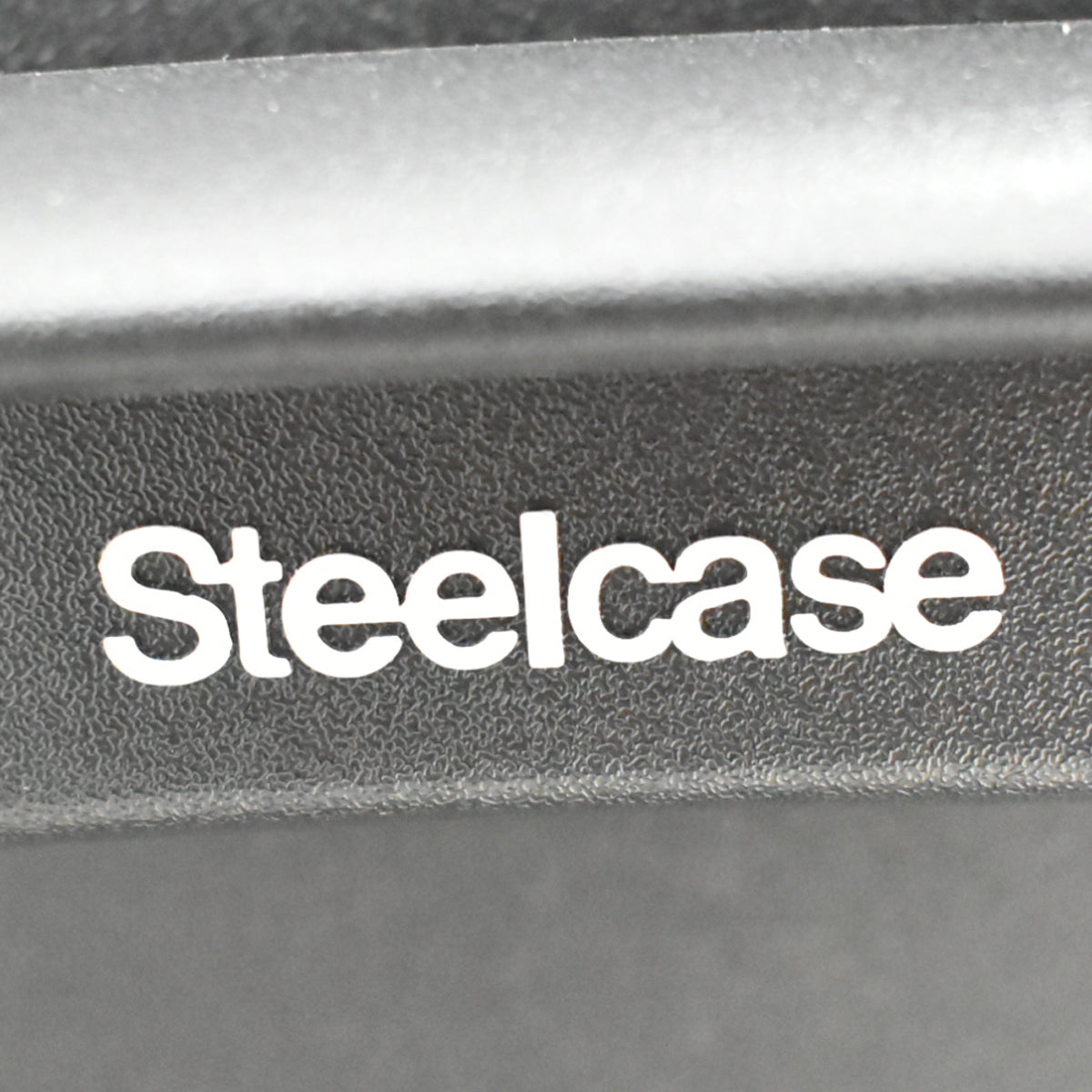 【中古】スチールケース　リープＶ２　APモデル　可動肘　ランバーサポート　肘パッド新型　ブラック　2026032302【中古オフィス家具】