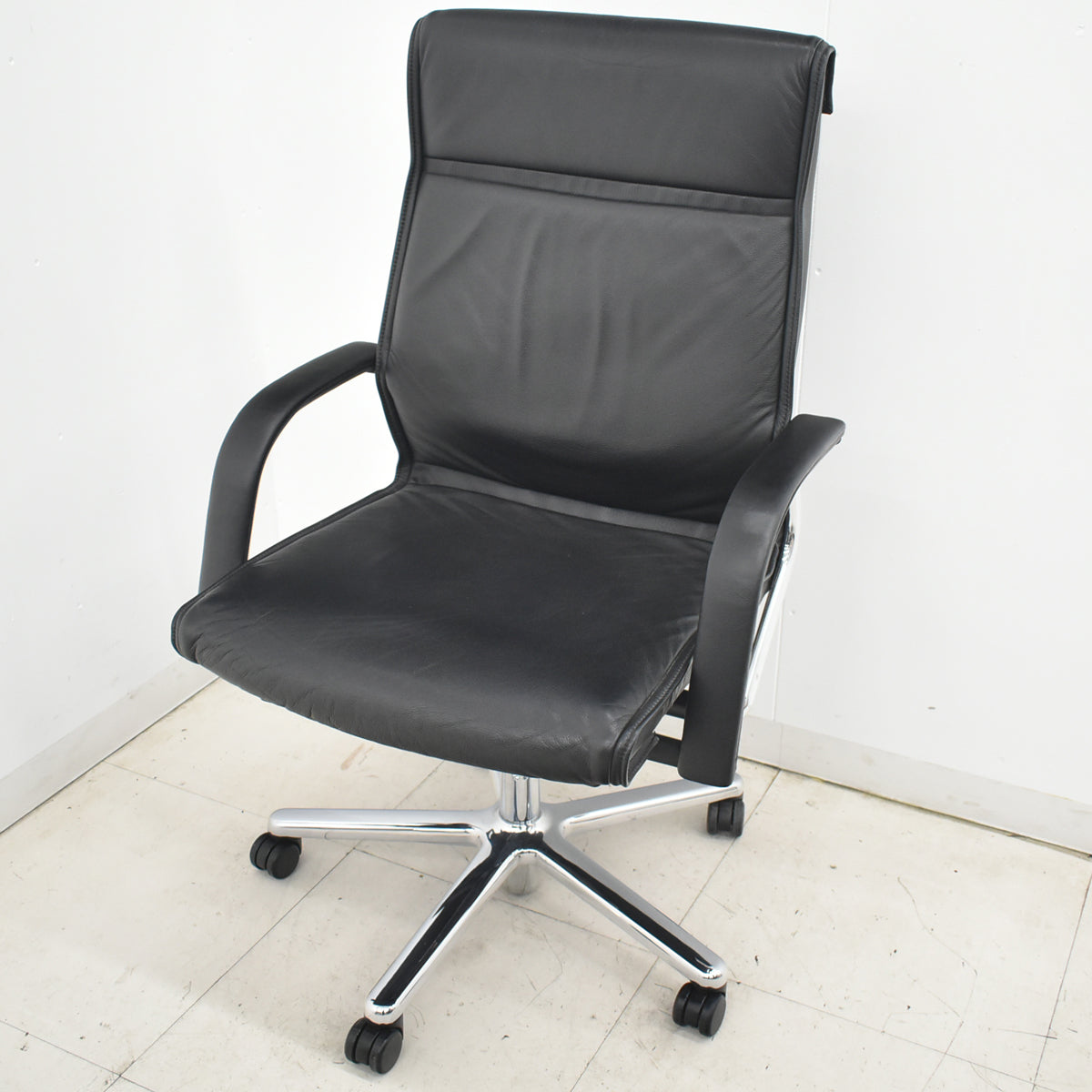 【中古】ウィルクハーン　FSライン　ハイバック　固定肘　革張り　ブラック　2026032303【中古オフィス家具】