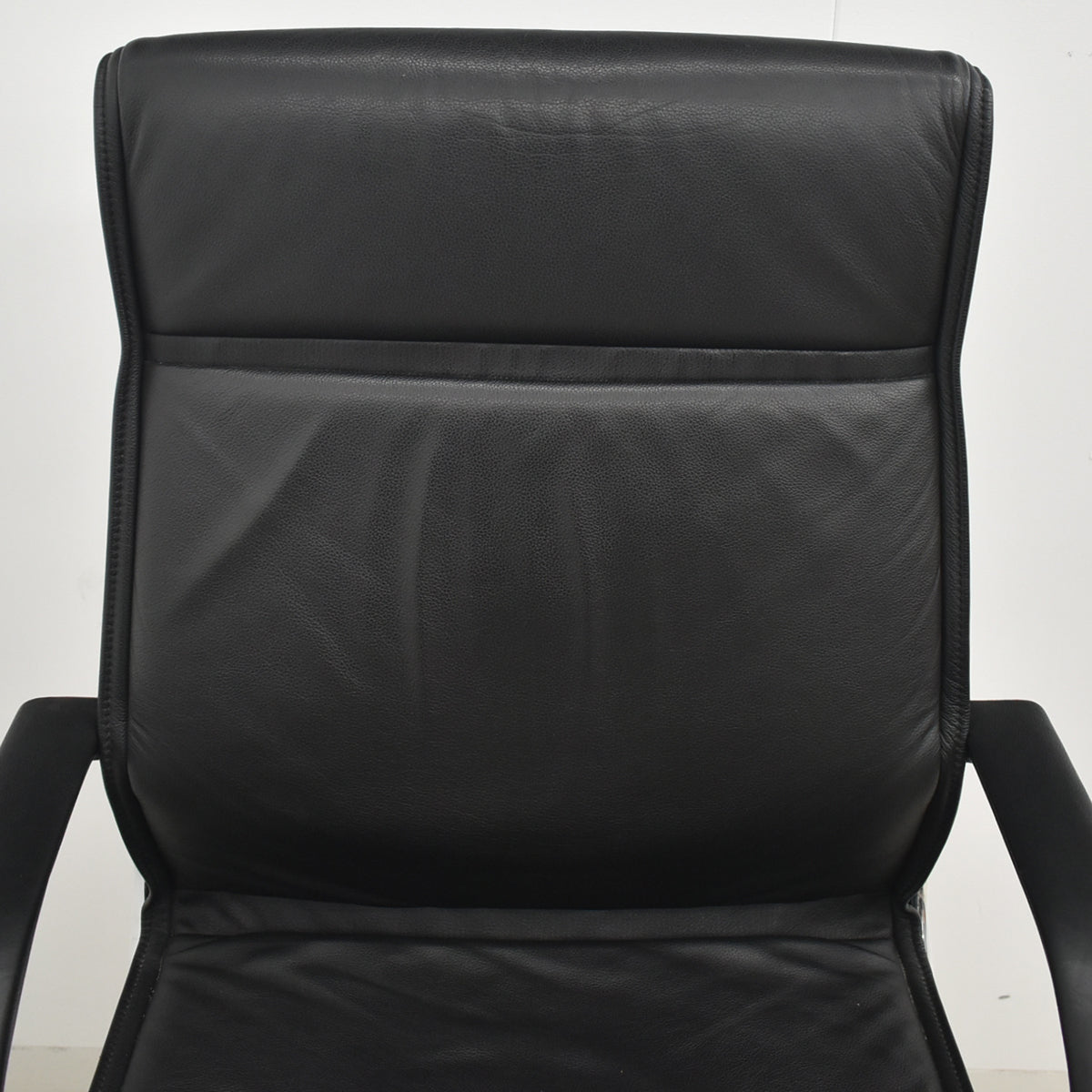【中古】ウィルクハーン　FSライン　ハイバック　固定肘　革張り　ブラック　2026032303【中古オフィス家具】