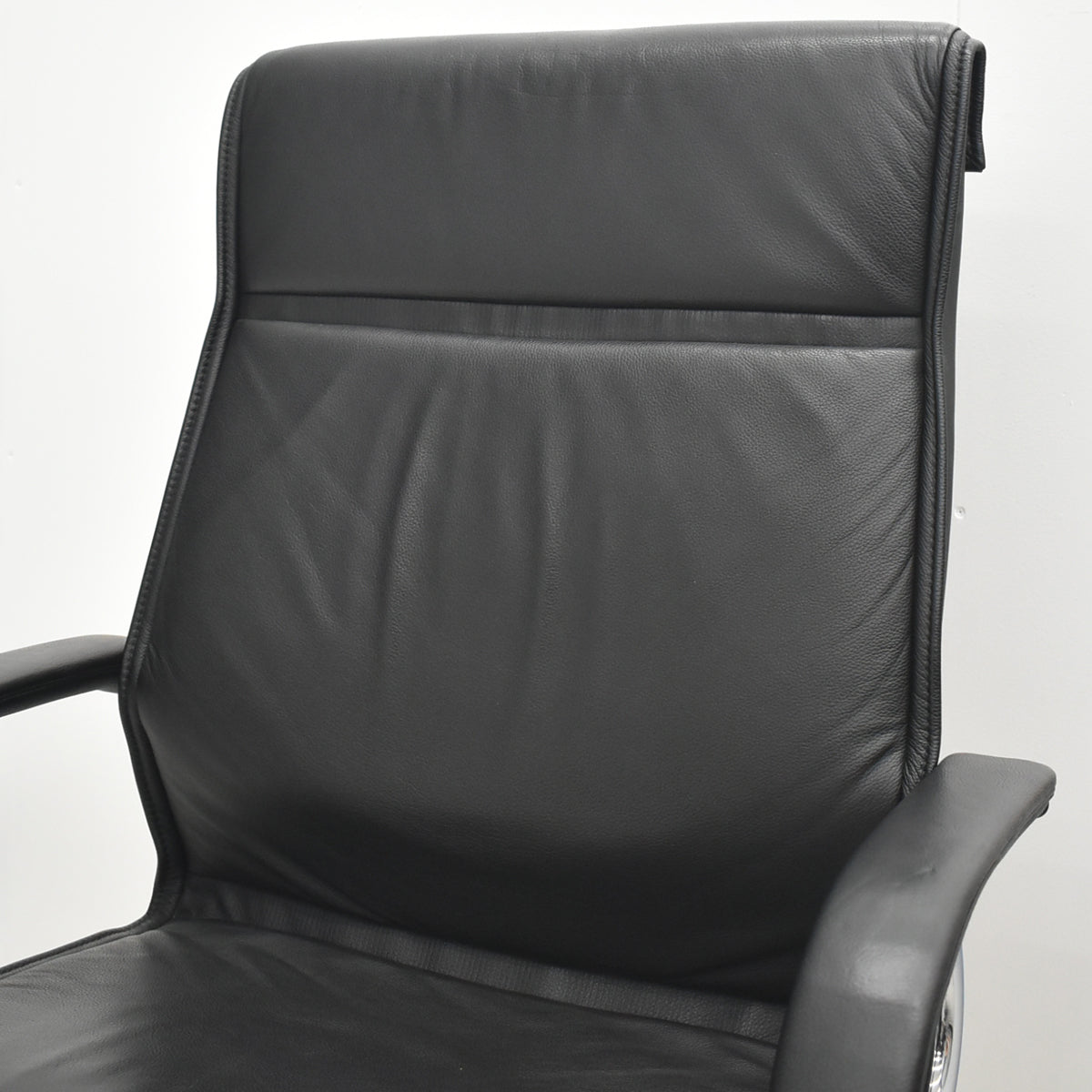 【中古】ウィルクハーン　FSライン　ハイバック　固定肘　革張り　ブラック　2026032303【中古オフィス家具】