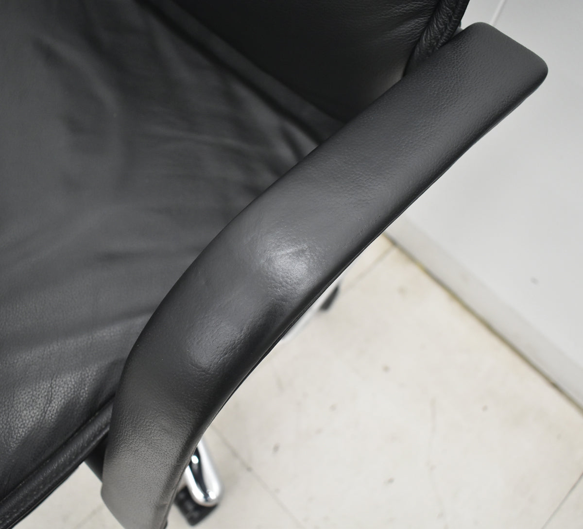 【中古】ウィルクハーン　FSライン　ハイバック　固定肘　革張り　ブラック　2026032303【中古オフィス家具】