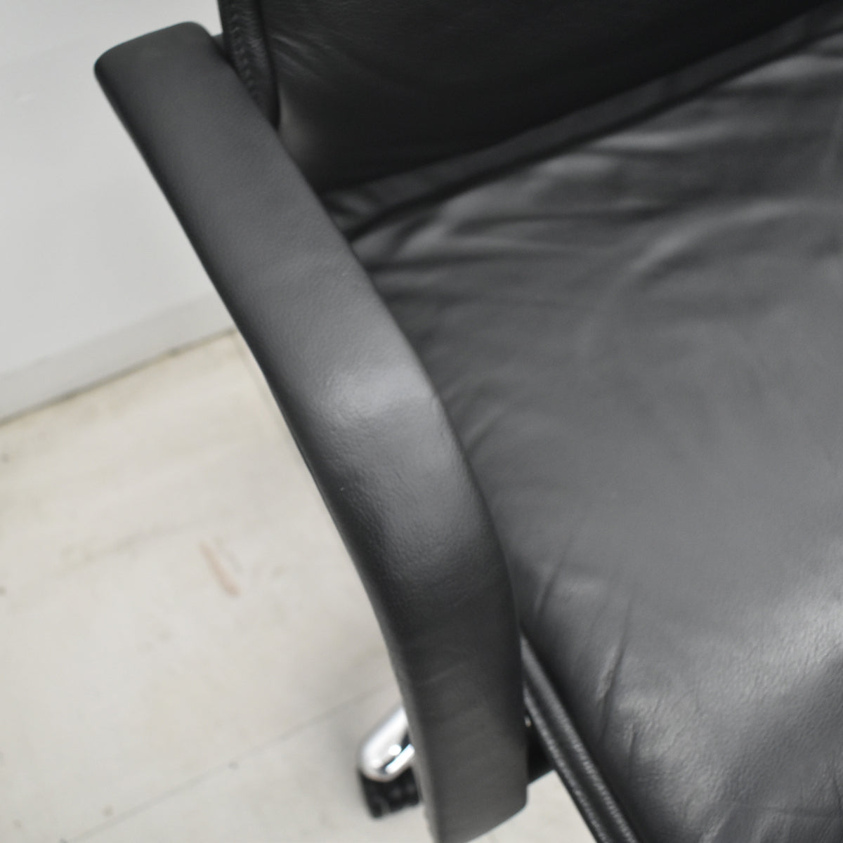 【中古】ウィルクハーン　FSライン　ハイバック　固定肘　革張り　ブラック　2026032303【中古オフィス家具】