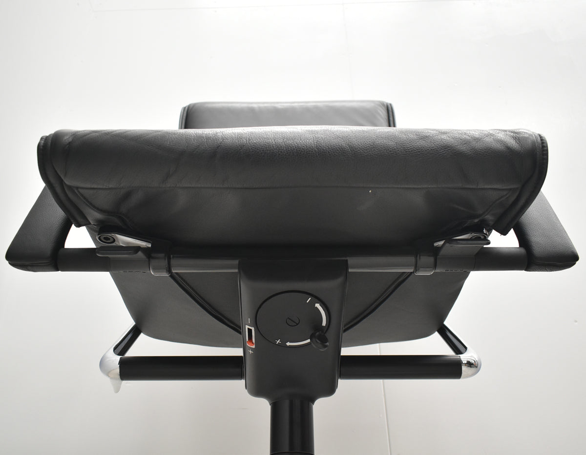 【中古】ウィルクハーン　FSライン　ハイバック　固定肘　革張り　ブラック　2026032303【中古オフィス家具】