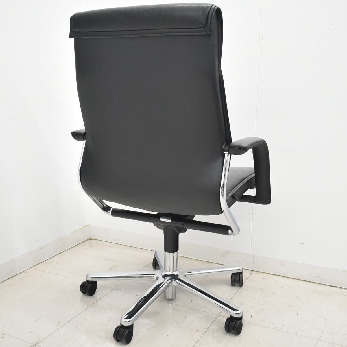 【中古】ウィルクハーン　FSライン　ハイバック　固定肘　革張り　ブラック　2026032303【中古オフィス家具】
