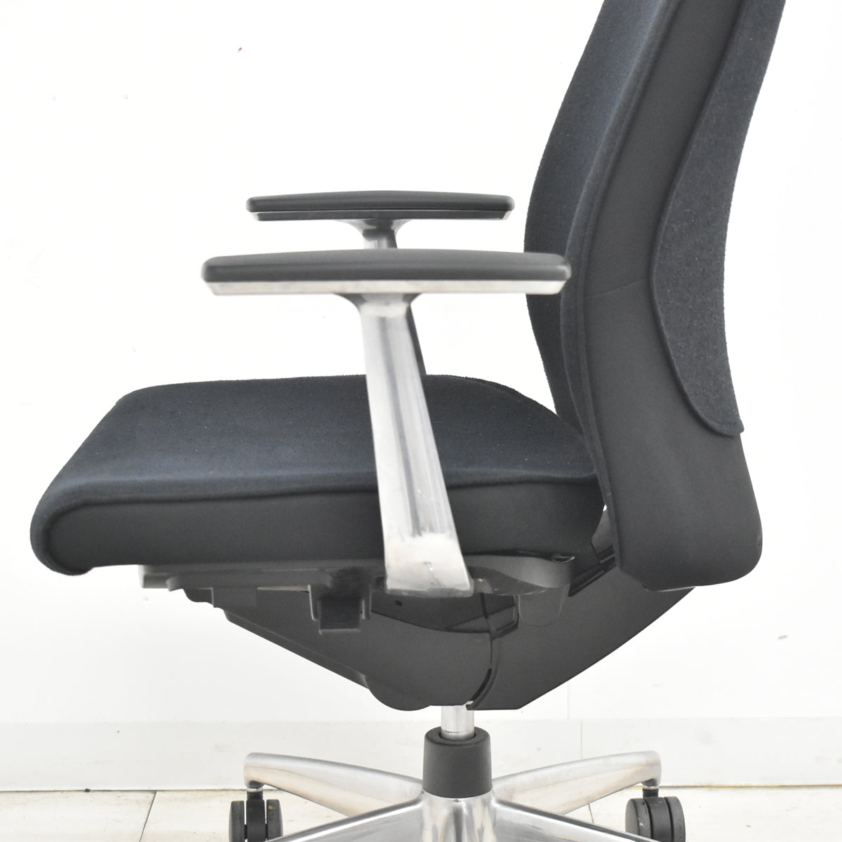 【中古】コクヨ　プント　ハイバック　固定肘　ポリッシュ　ブラック　2026032304【中古オフィス家具】
