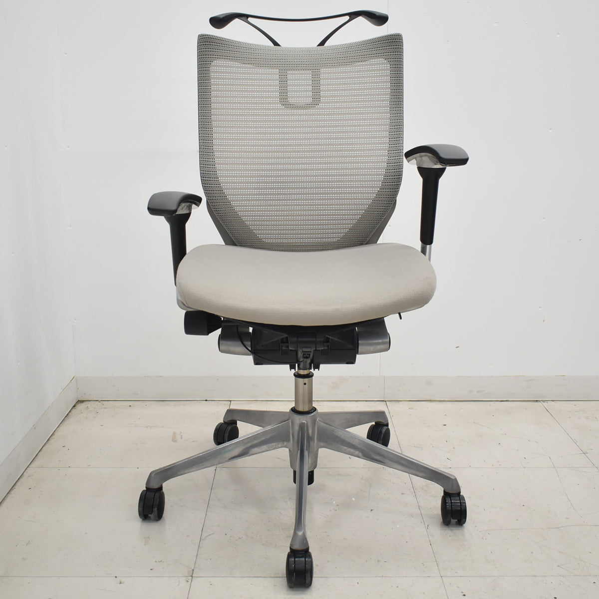 【中古】[難有]オカムラ　バロン　ローバック　可動肘　ポリッシュ　ハンガー　グレー　2026032306【中古オフィス家具】