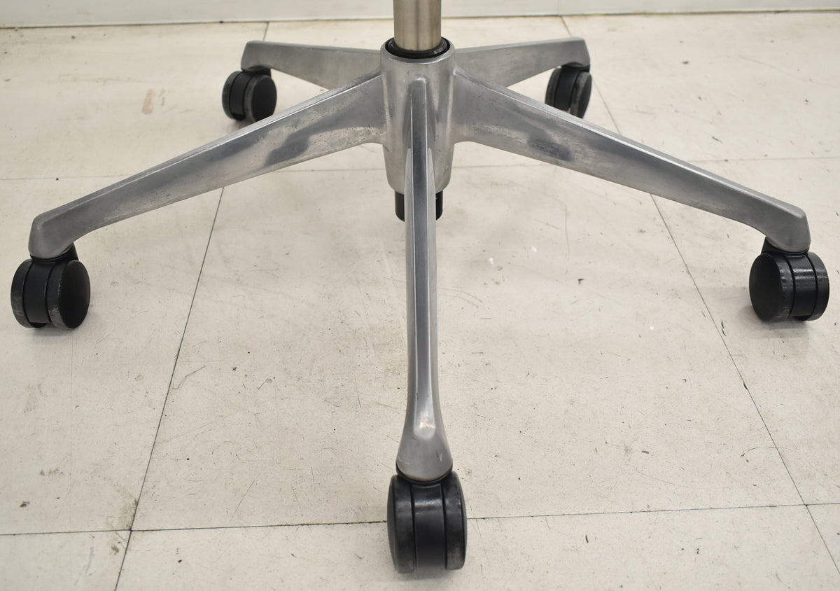 【中古】[難有]オカムラ　バロン　ローバック　可動肘　ポリッシュ　ハンガー　グレー　2026032306【中古オフィス家具】