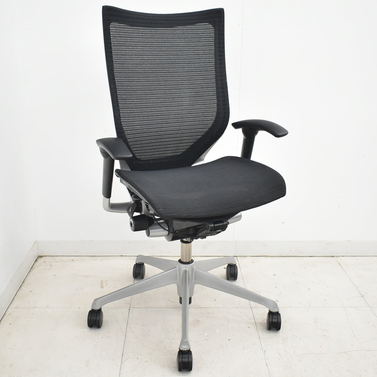 【中古】オカムラ　バロン　ハイバック　可動肘　シルバー脚　ブラック　2026032401【中古オフィス家具】