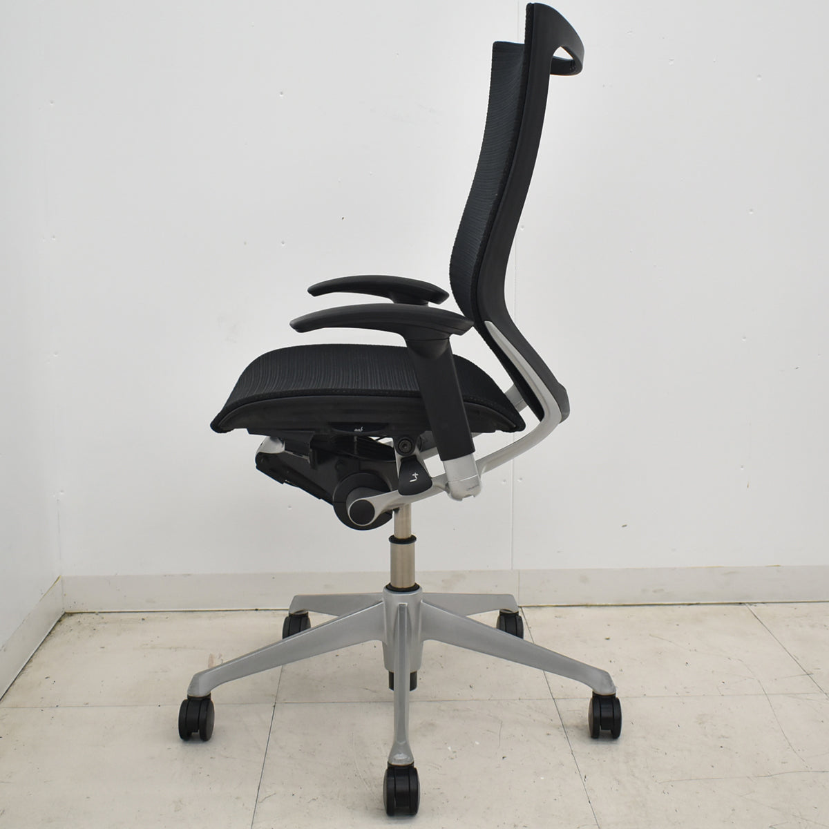 【中古】オカムラ　バロン　ハイバック　可動肘　シルバー脚　ブラック　2026032401【中古オフィス家具】