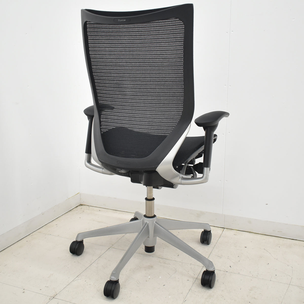 【中古】オカムラ　バロン　ハイバック　可動肘　シルバー脚　ブラック　2026032401【中古オフィス家具】