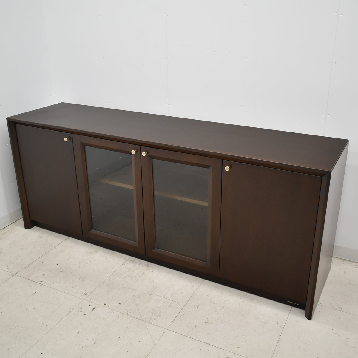 【中古】オカムラ　クレデンザ　高級サイドボード　幅1800　中央ガラス扉　2026060803【中古オフィス家具】