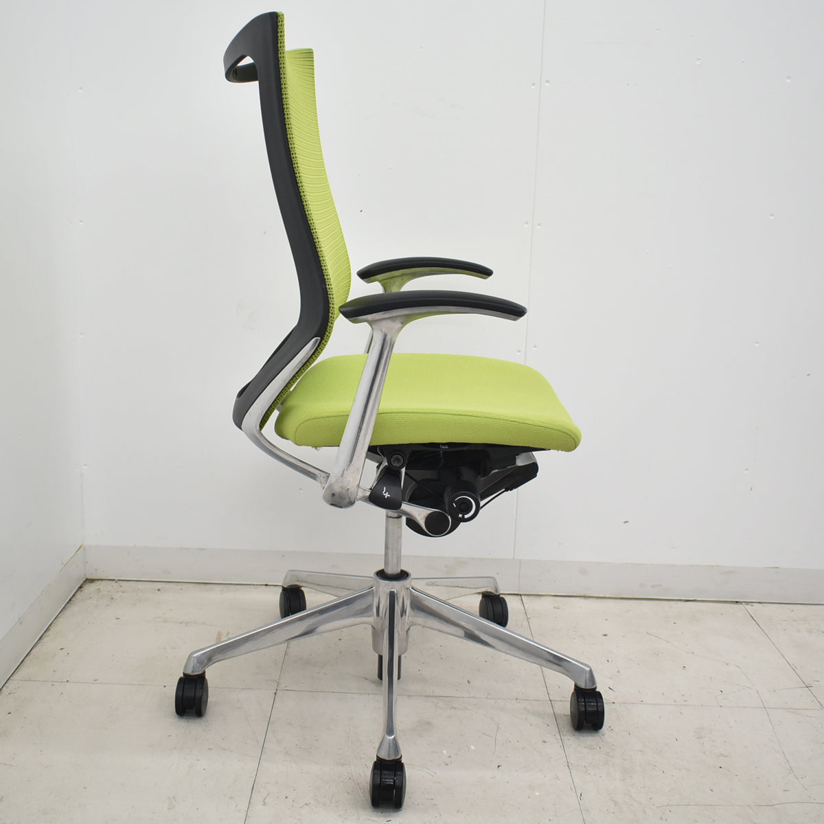 【中古】オカムラ　バロン　ハイバック　固定肘　ポリッシュ　肘パッド新品　ライムグリーン　2026032402【中古オフィス家具】