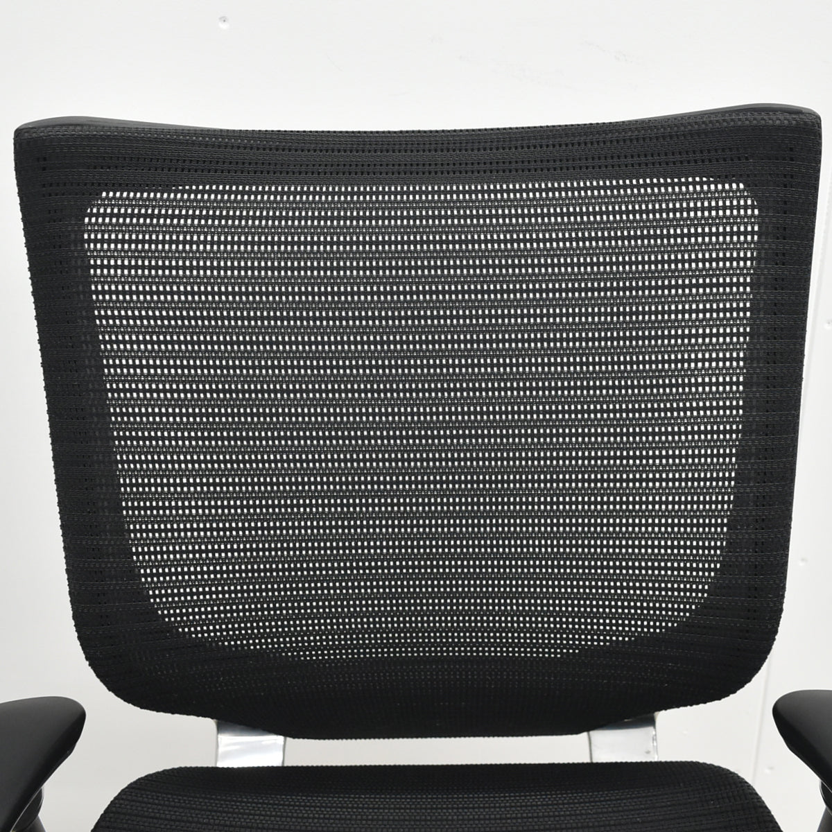 【中古】オカムラ　バロン　ローバック　可動肘　ポリッシュ　肘パッド新品交換済　ブラック　2026032403【中古オフィス家具】