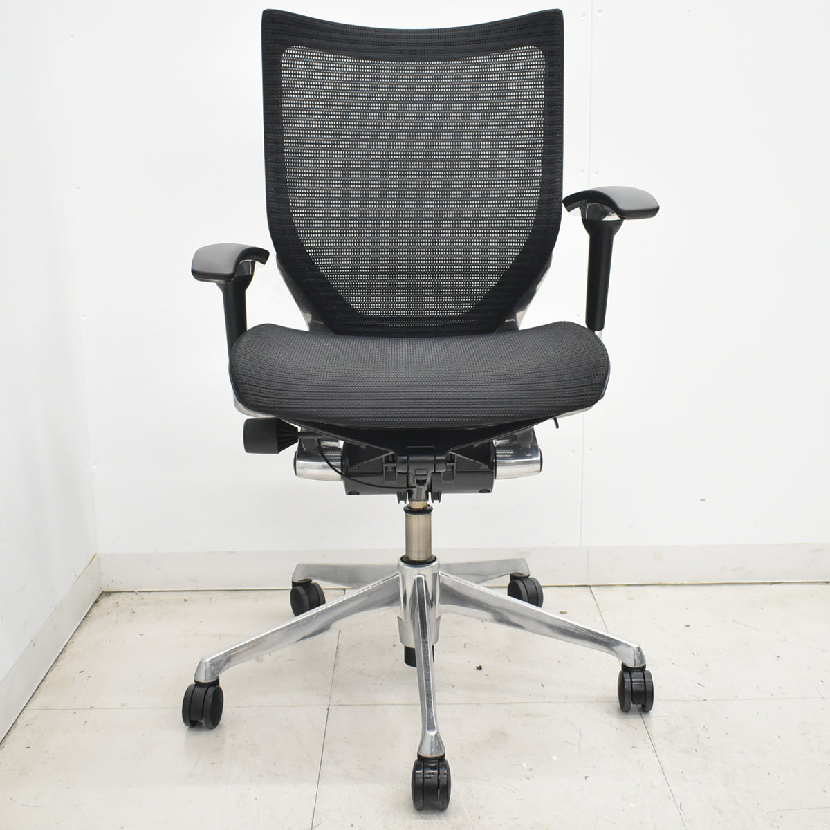 【中古】オカムラ　バロン　ローバック　可動肘　ポリッシュ　肘パッド新品交換済　ブラック　2026032403【中古オフィス家具】