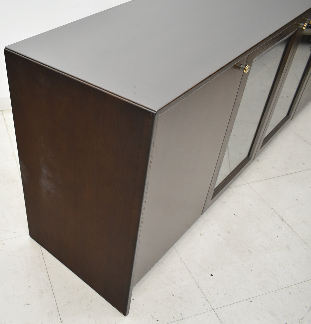 【中古】オカムラ　クレデンザ　高級サイドボード　幅1800　中央ガラス扉　2026060804【中古オフィス家具】
