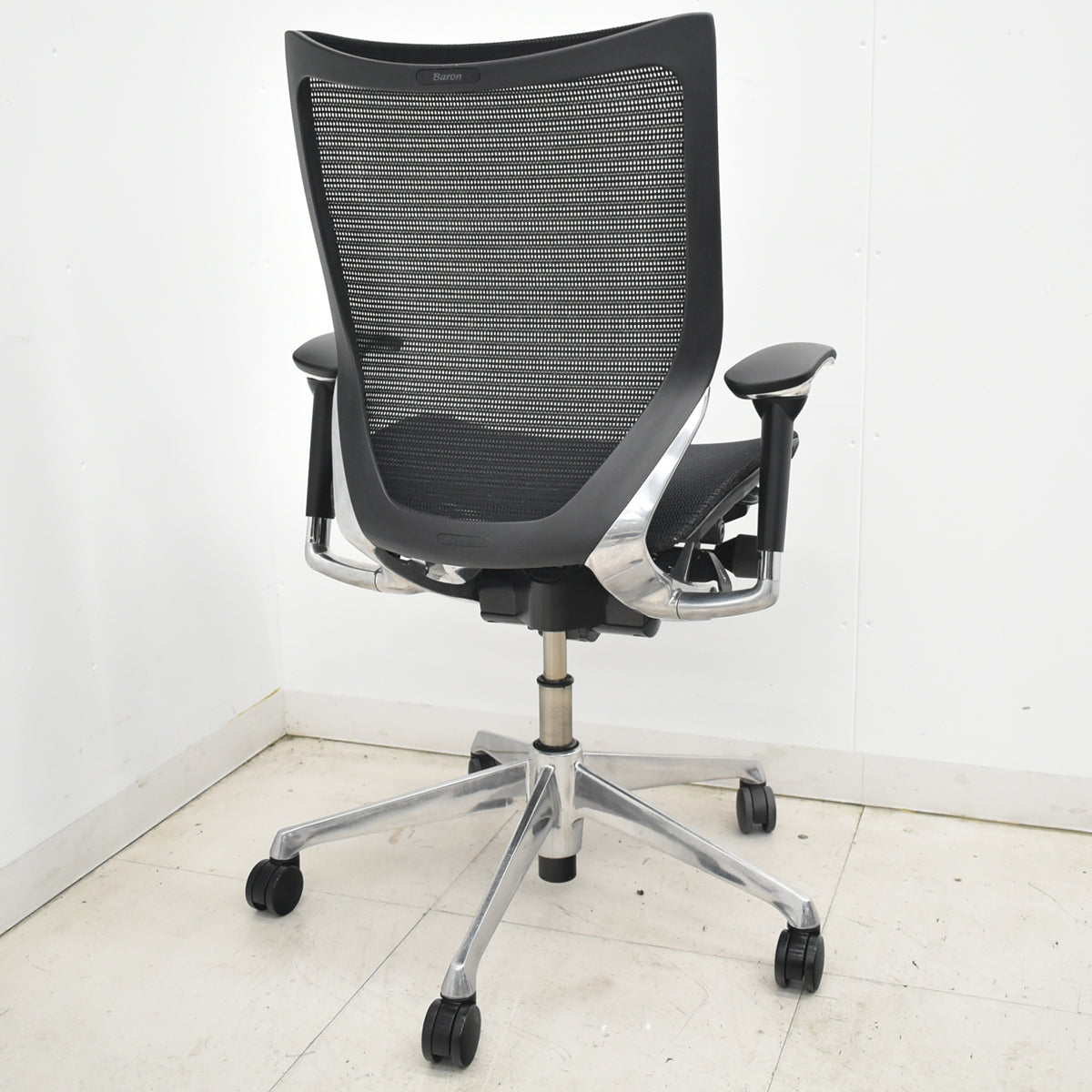 【中古】オカムラ　バロン　ローバック　可動肘　ポリッシュ　肘パッド新品交換済　ブラック　2026032403【中古オフィス家具】