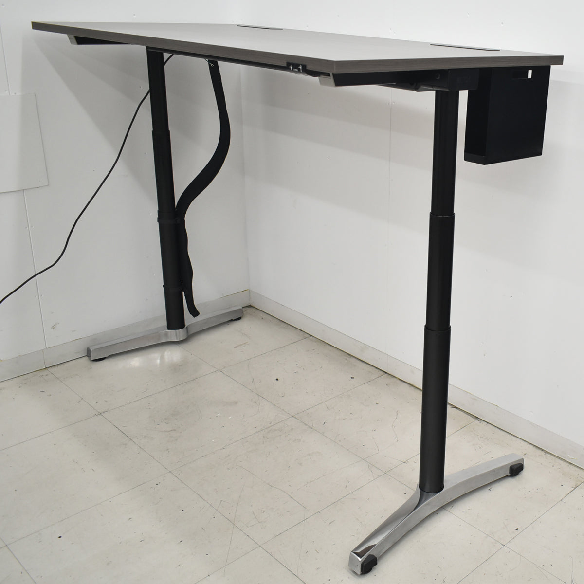 【中古】イトーキ　トイロ　電動昇降会議デスク　幅1550　2026032404【中古オフィス家具】
