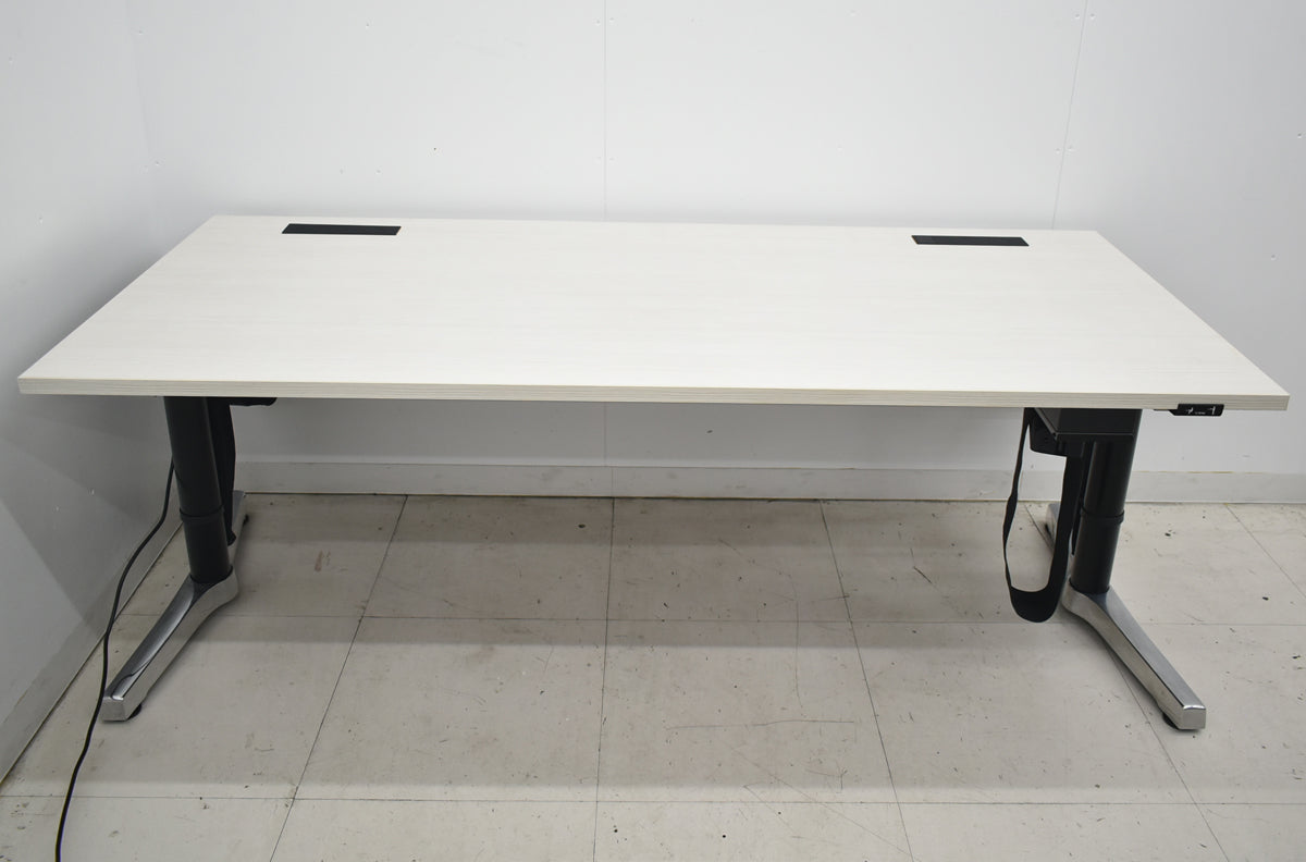 【中古】イトーキ　トイロ　電動昇降デスク　幕板付　幅1800　2026032405【中古オフィス家具】