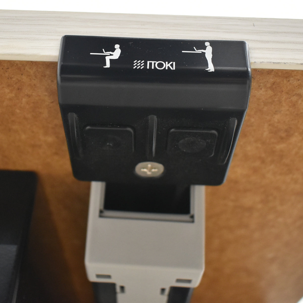 【中古】イトーキ　トイロ　電動昇降デスク　幕板付　幅1800　2026032405【中古オフィス家具】