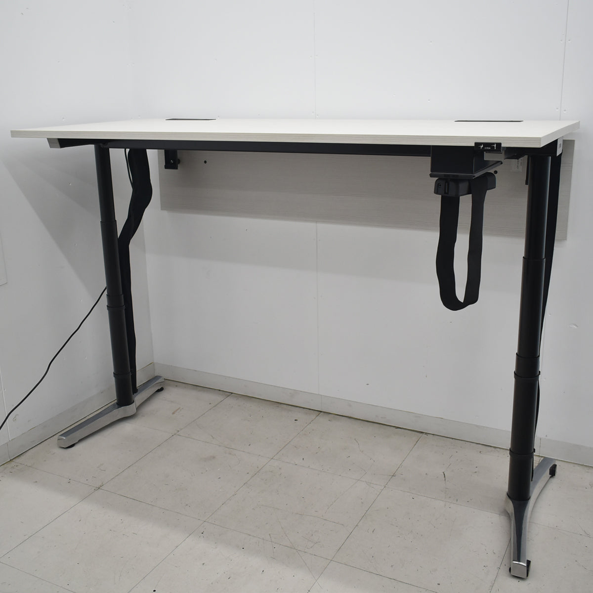 【中古】イトーキ　トイロ　電動昇降デスク　幕板付　幅1800　2026032405【中古オフィス家具】