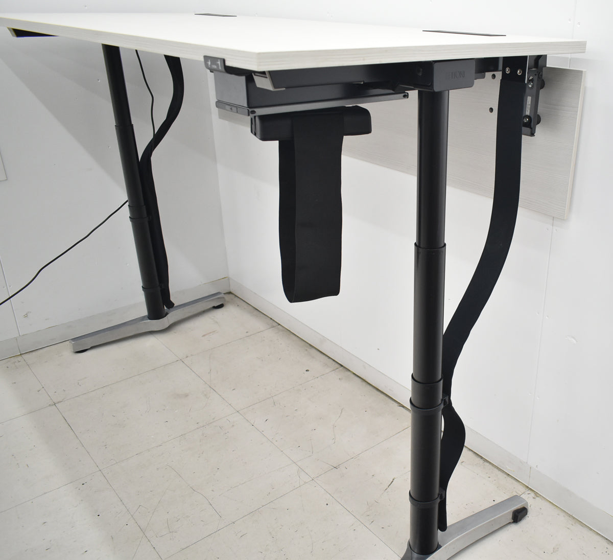 【中古】イトーキ　トイロ　電動昇降デスク　幕板付　幅1800　2026032405【中古オフィス家具】