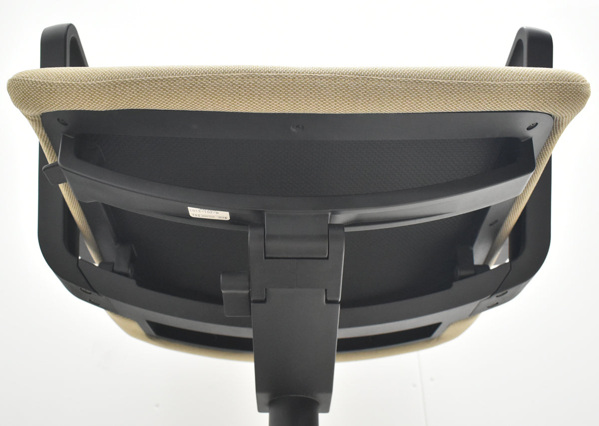 【中古】コクヨ　ファブレ　固定サークル肘　ストライプクッションタイプ　ベージュ　2026032505【中古オフィス家具】