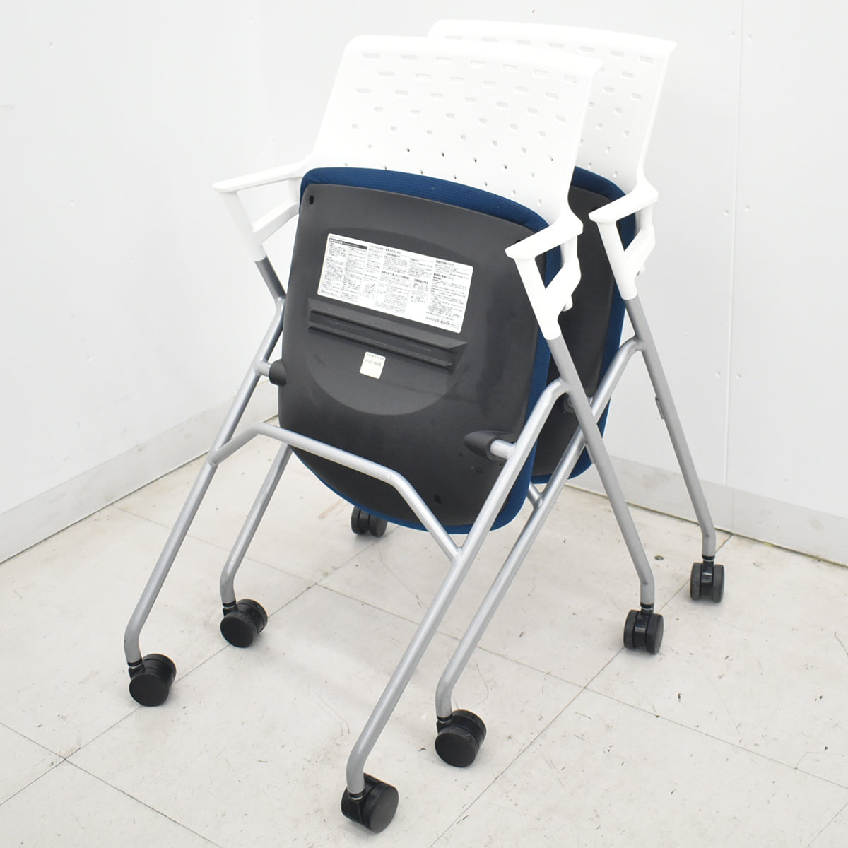 【中古】コクヨ　ピエガ　ネスティングチェア　ミーティングチェア　プルシアンブルー　2026032602【中古オフィス家具】