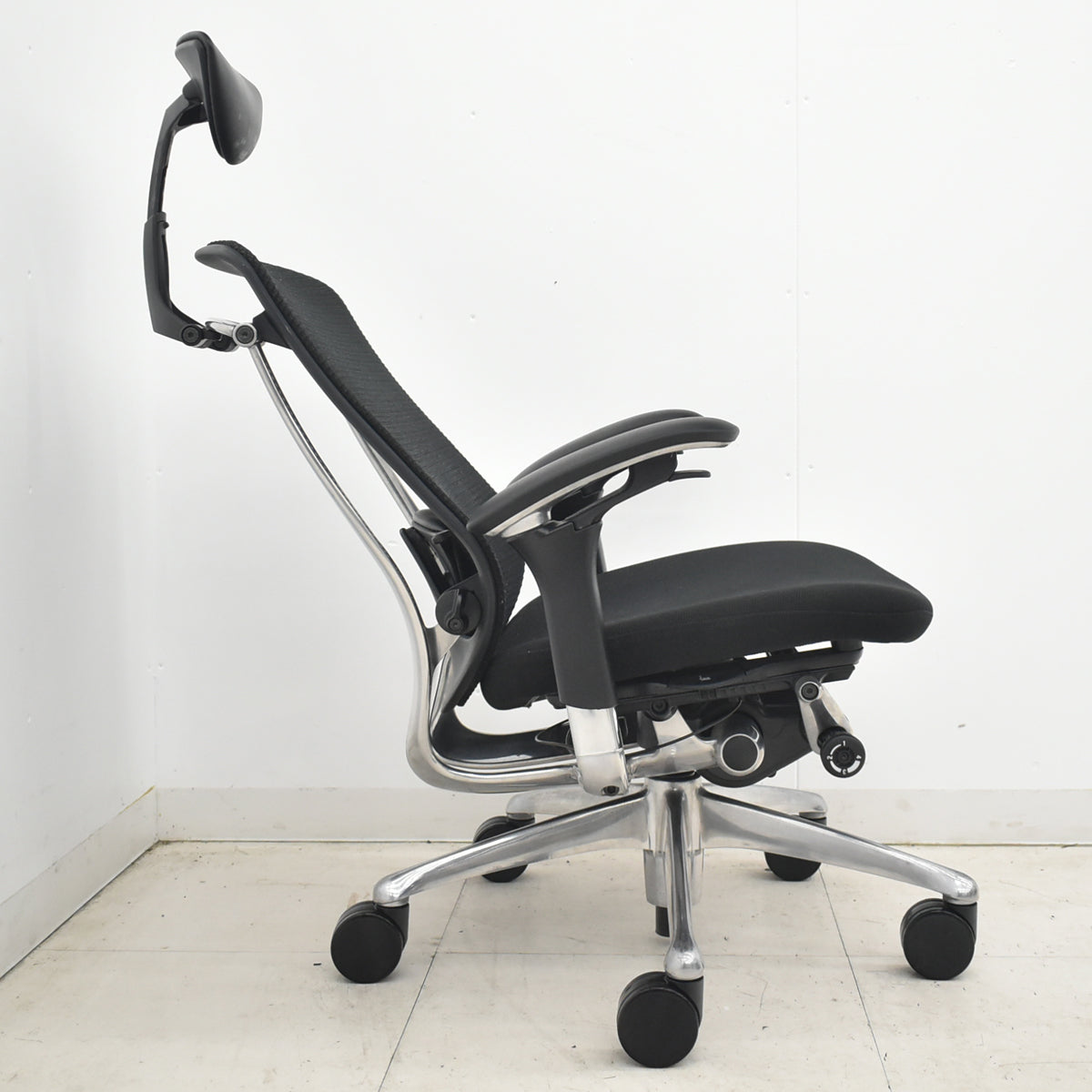 【中古】オカムラ　コンテッサ　可動肘　ヘッドレスト　ランバーサポート　ポリッシュ　2026032802【中古オフィス家具】