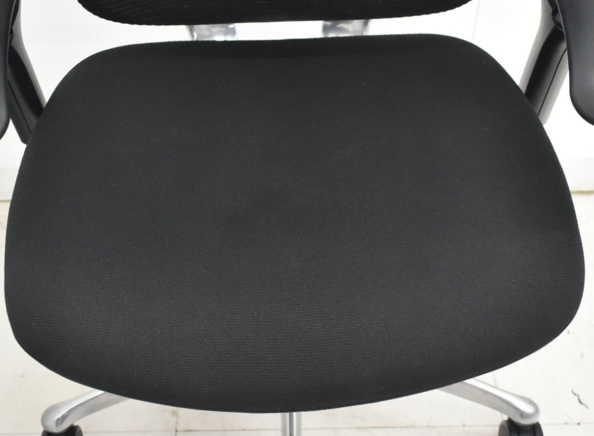 【中古】オカムラ　コンテッサ　可動肘　ヘッドレスト　ランバーサポート　ポリッシュ　2026032802【中古オフィス家具】
