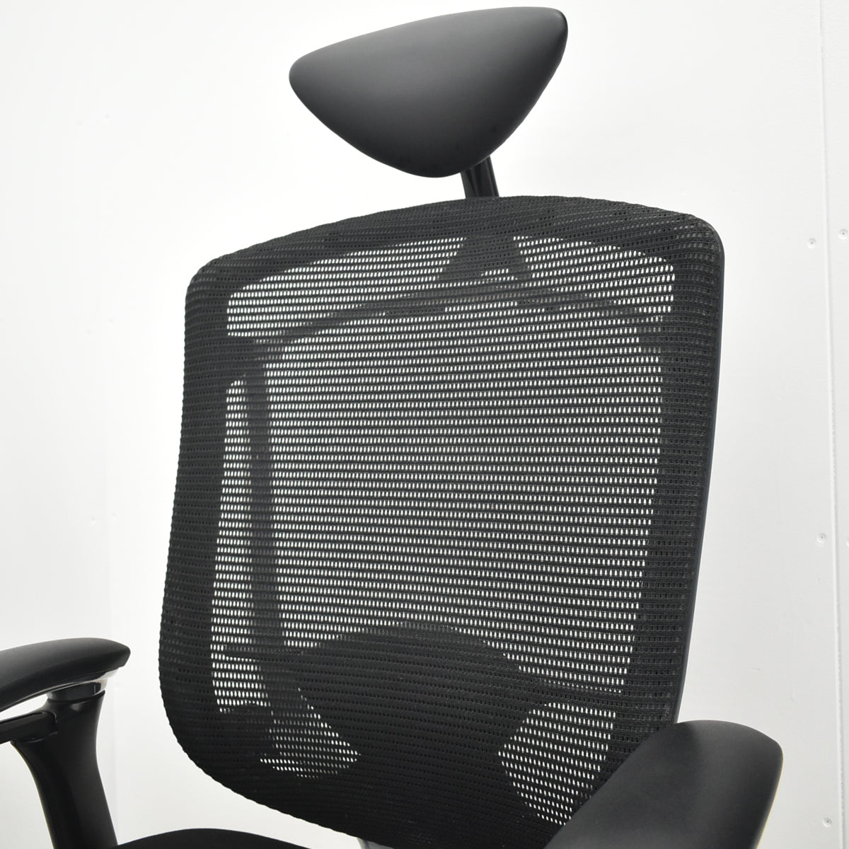 【中古】オカムラ　コンテッサ　可動肘　ヘッドレスト　ランバーサポート　ポリッシュ　2026032802【中古オフィス家具】