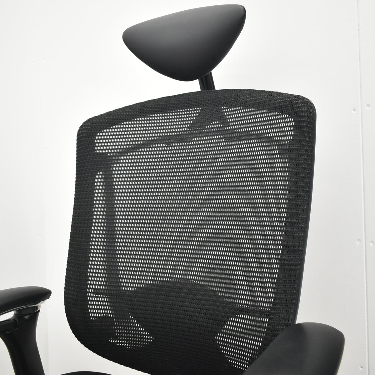 【中古】オカムラ　コンテッサ　可動肘　ヘッドレスト　ランバーサポート　ポリッシュ　2026032802【中古オフィス家具】