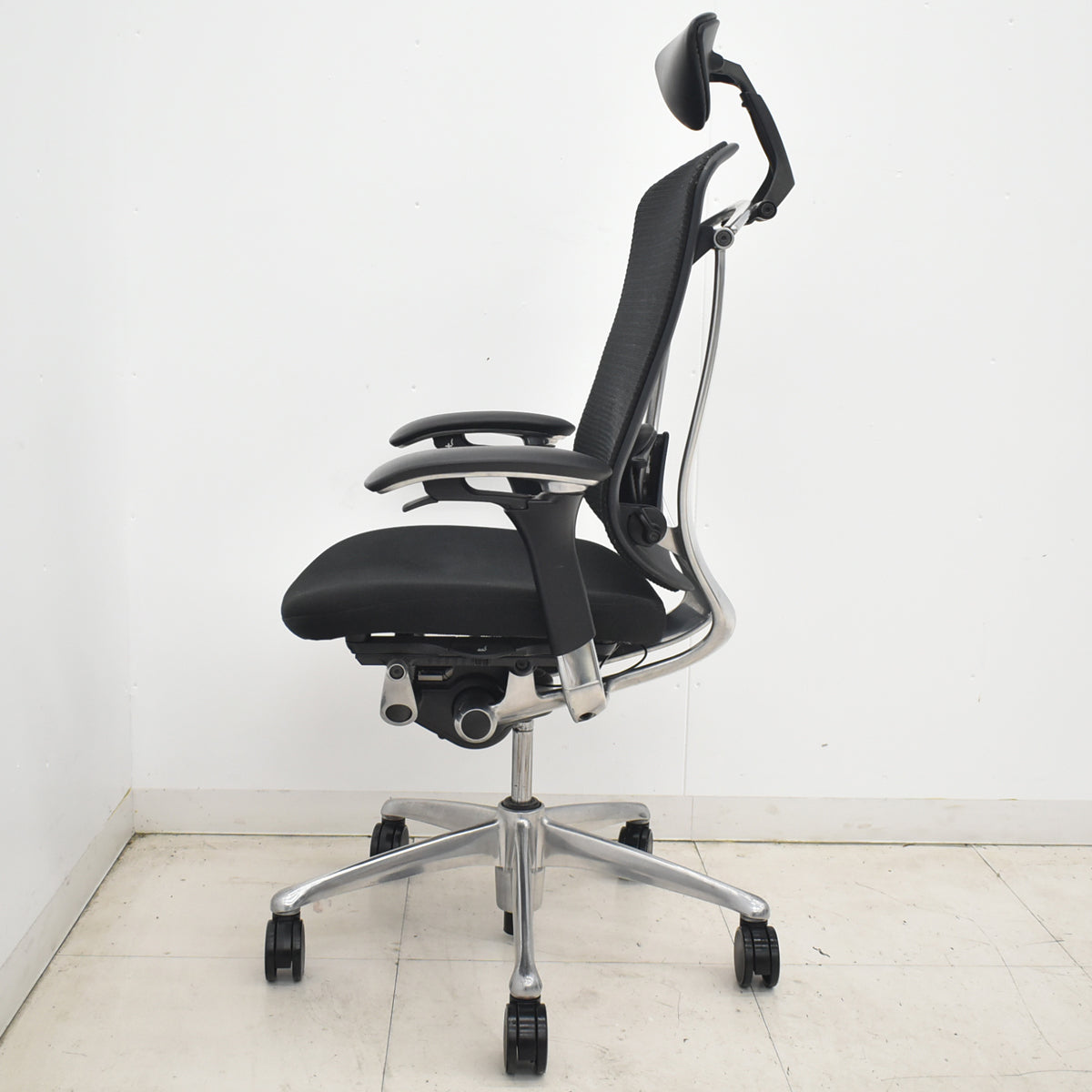 【中古】オカムラ　コンテッサ　可動肘　ヘッドレスト　ランバーサポート　ポリッシュ　2026032802【中古オフィス家具】