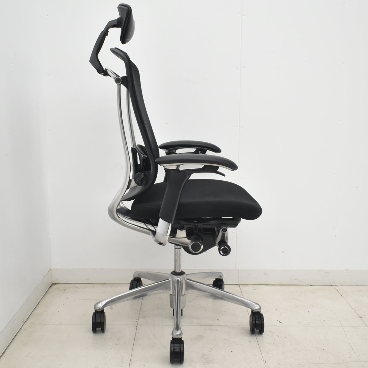 【中古】オカムラ　コンテッサ　可動肘　ヘッドレスト　ランバーサポート　ポリッシュ　2026032802【中古オフィス家具】