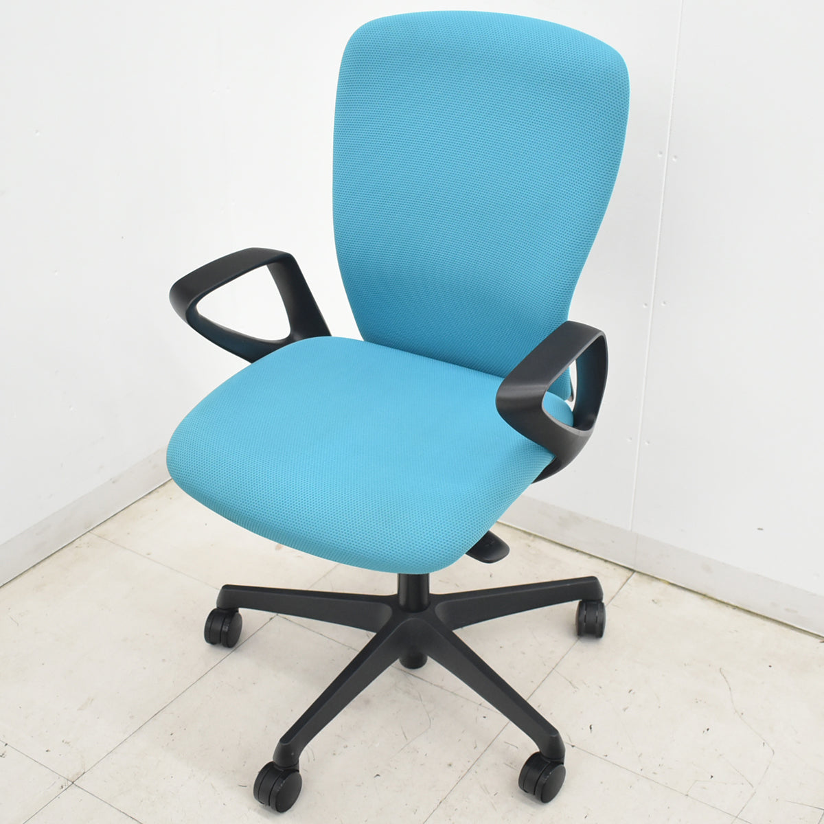 【中古】オカムラ　スラート　ハイバック　固定肘　ブルーグリーン　2026032805【中古オフィス家具】