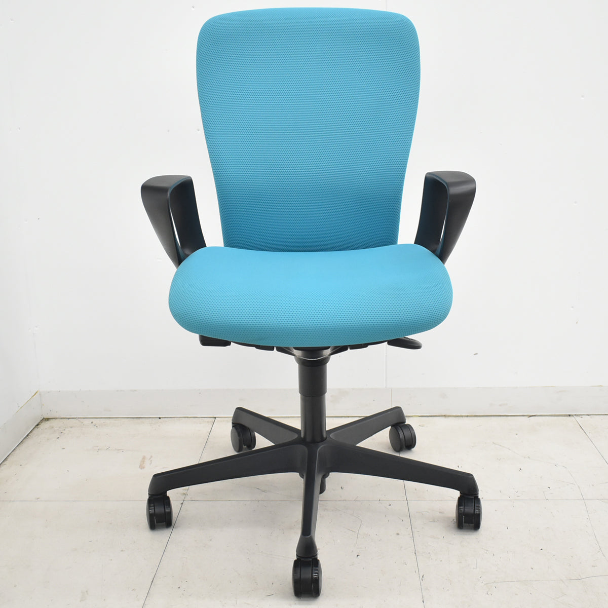 【中古】オカムラ　スラート　ハイバック　固定肘　ブルーグリーン　2026032805【中古オフィス家具】