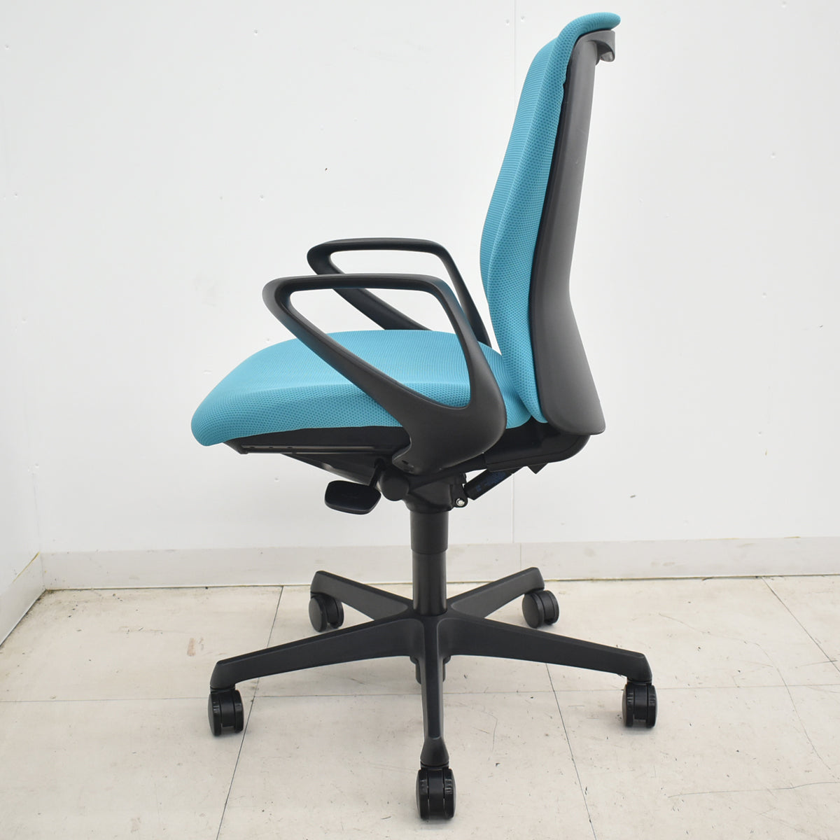 【中古】オカムラ　スラート　ハイバック　固定肘　ブルーグリーン　2026032805【中古オフィス家具】