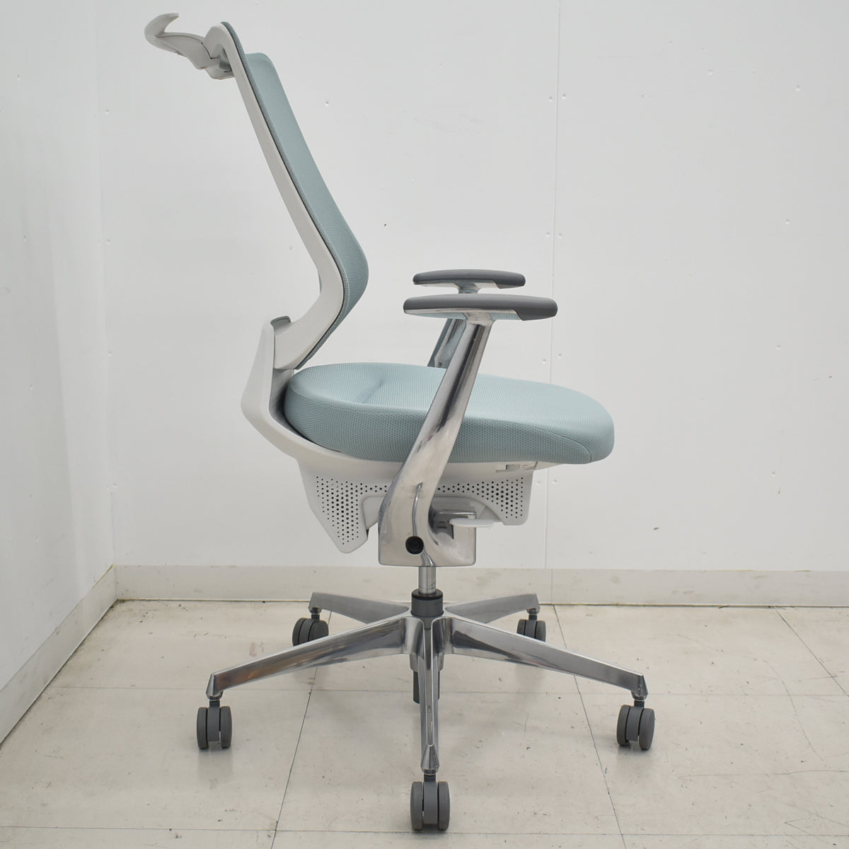 【中古】コクヨ　イング　固定肘　バーチカルタイプ　ハンガー　2024年製　ポリッシュ　アッシュターコイズ　2026033002【中古オフィス家具】