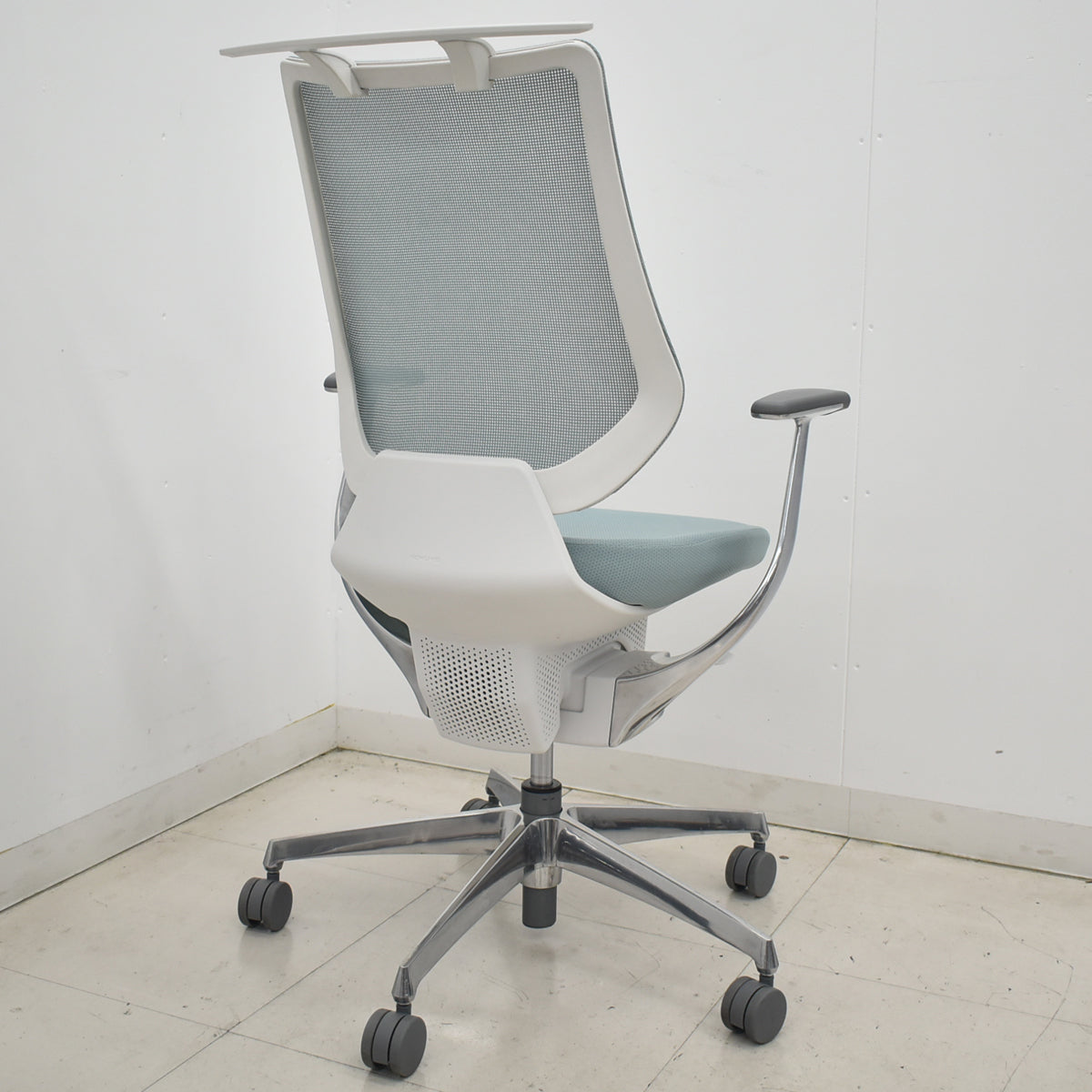 【中古】コクヨ　イング　固定肘　バーチカルタイプ　ハンガー　2024年製　ポリッシュ　アッシュターコイズ　2026033002【中古オフィス家具】