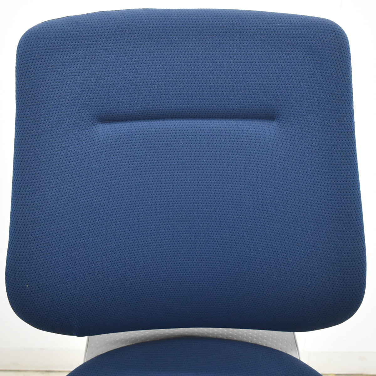 【中古】コクヨ　イング　固定肘　バーチカルタイプ　ポリッシュ　ウレタンキャスター　ネイビー　2026033003【中古オフィス家具】