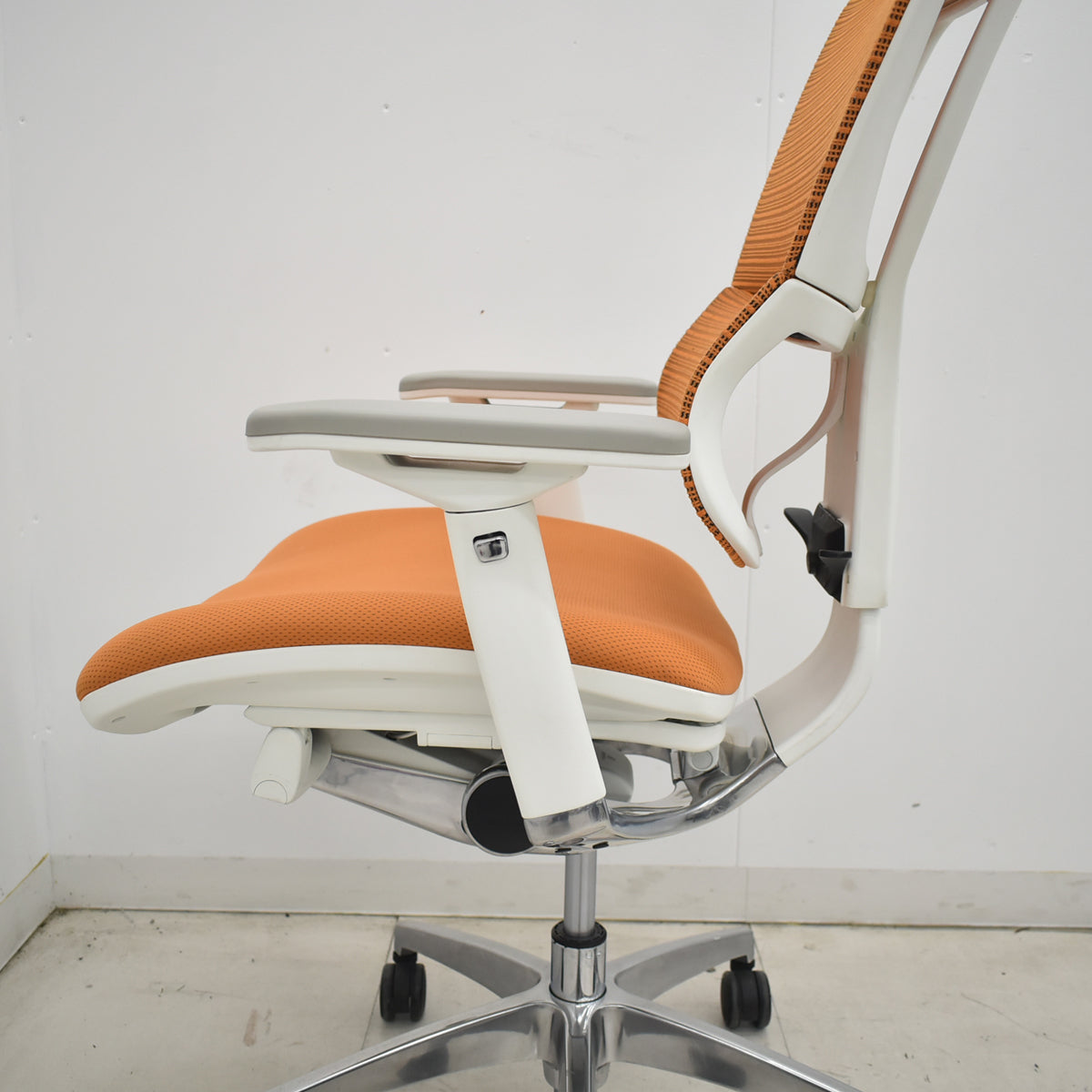 【中古】エルゴヒューマン　フィット　FIT　可動肘　ヘッドレスト　ポリッシュ　オレンジ　2026033004【中古オフィス家具】