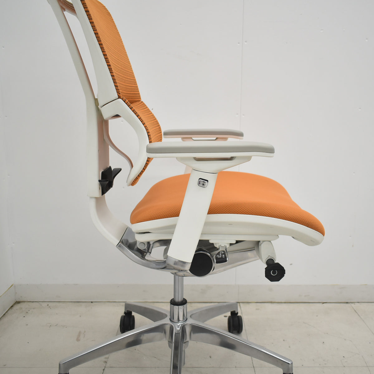 【中古】エルゴヒューマン　フィット　FIT　可動肘　ヘッドレスト　ポリッシュ　オレンジ　2026033004【中古オフィス家具】