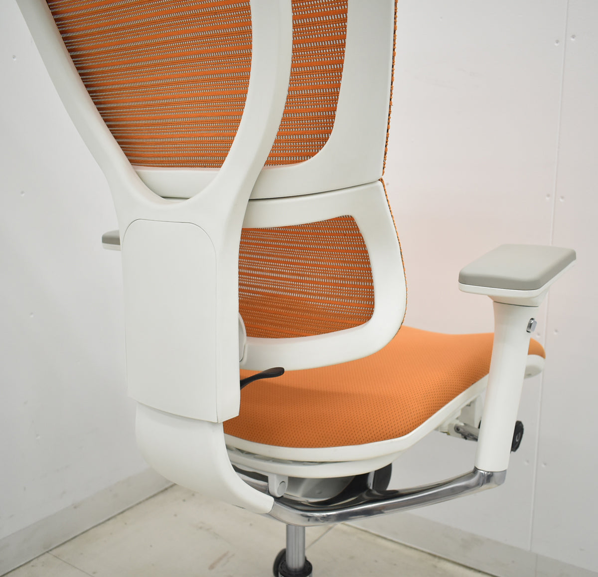 【中古】エルゴヒューマン　フィット　FIT　可動肘　ヘッドレスト　ポリッシュ　オレンジ　2026033004【中古オフィス家具】