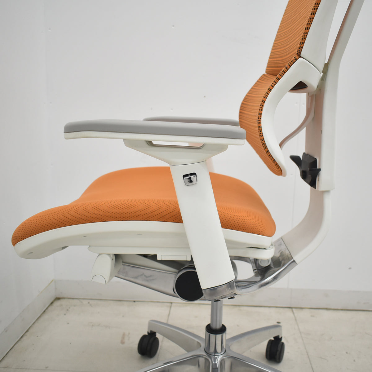 【中古】エルゴヒューマン　フィット　FIT　可動肘　ヘッドレスト　ポリッシュ　オレンジ　2026033005【中古オフィス家具】