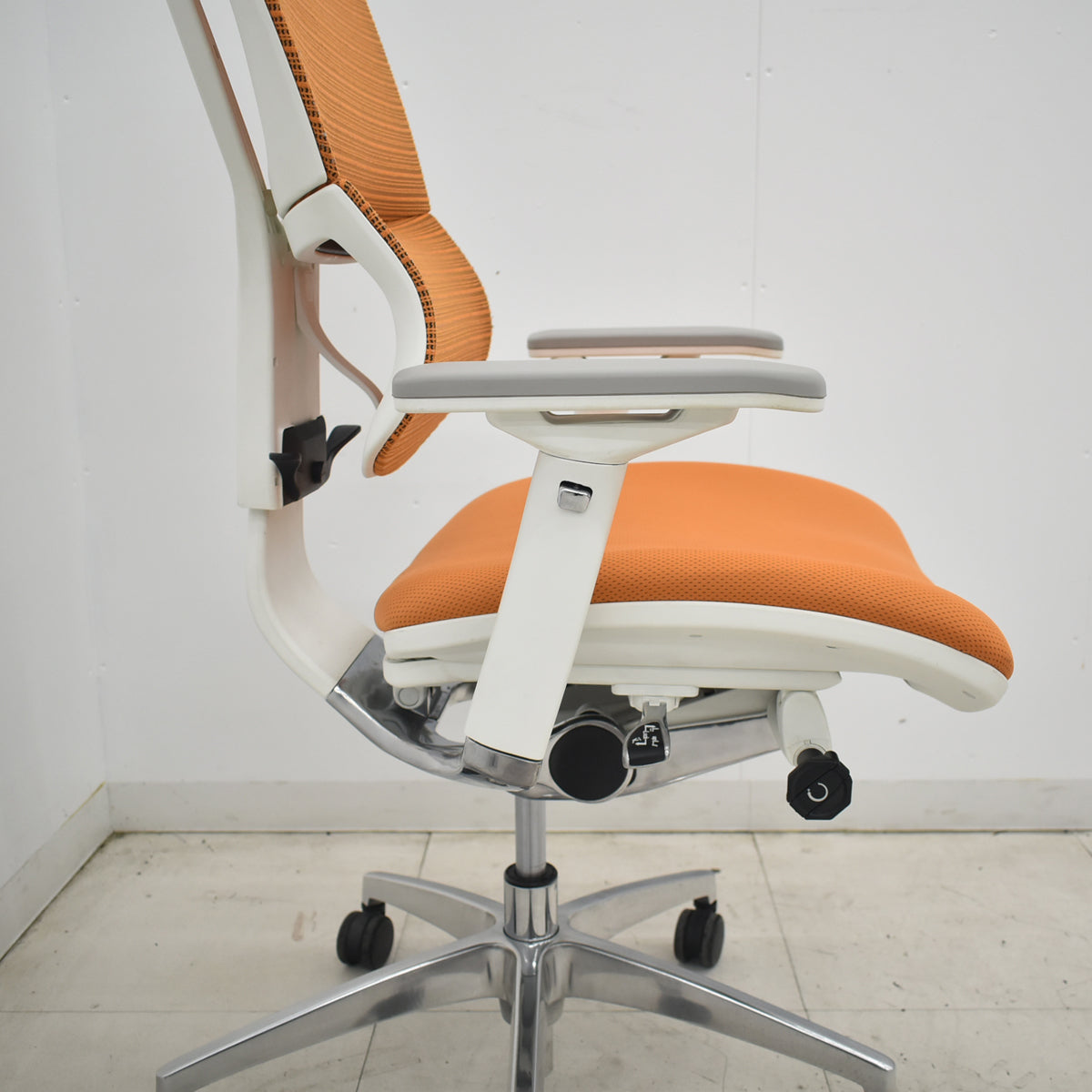 【中古】エルゴヒューマン　フィット　FIT　可動肘　ヘッドレスト　ポリッシュ　オレンジ　2026033005【中古オフィス家具】