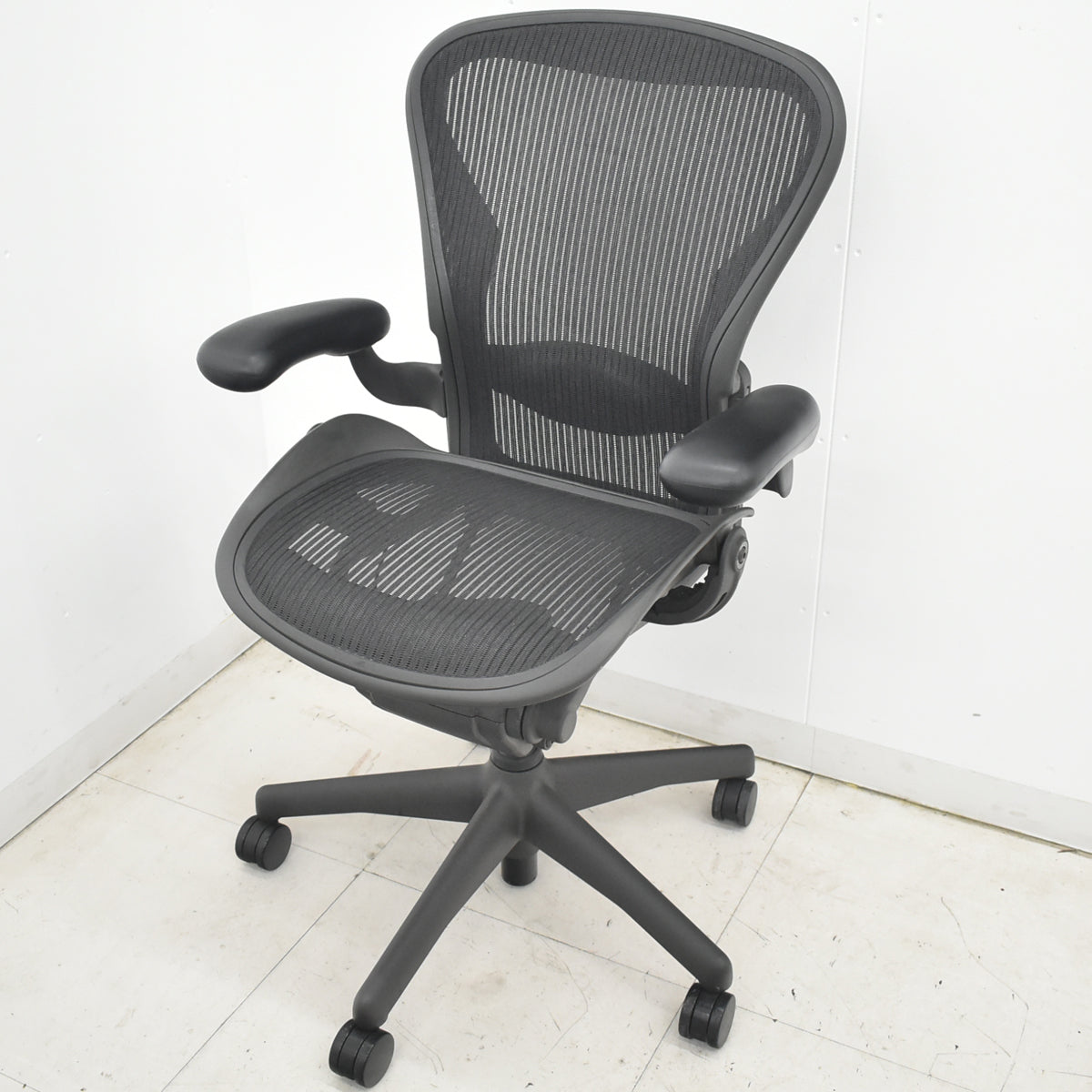 【中古】ハーマンミラー　アーロンチェア　スタンダード　Ｂサイズ　ランバーサポート　2026033101【中古オフィス家具】