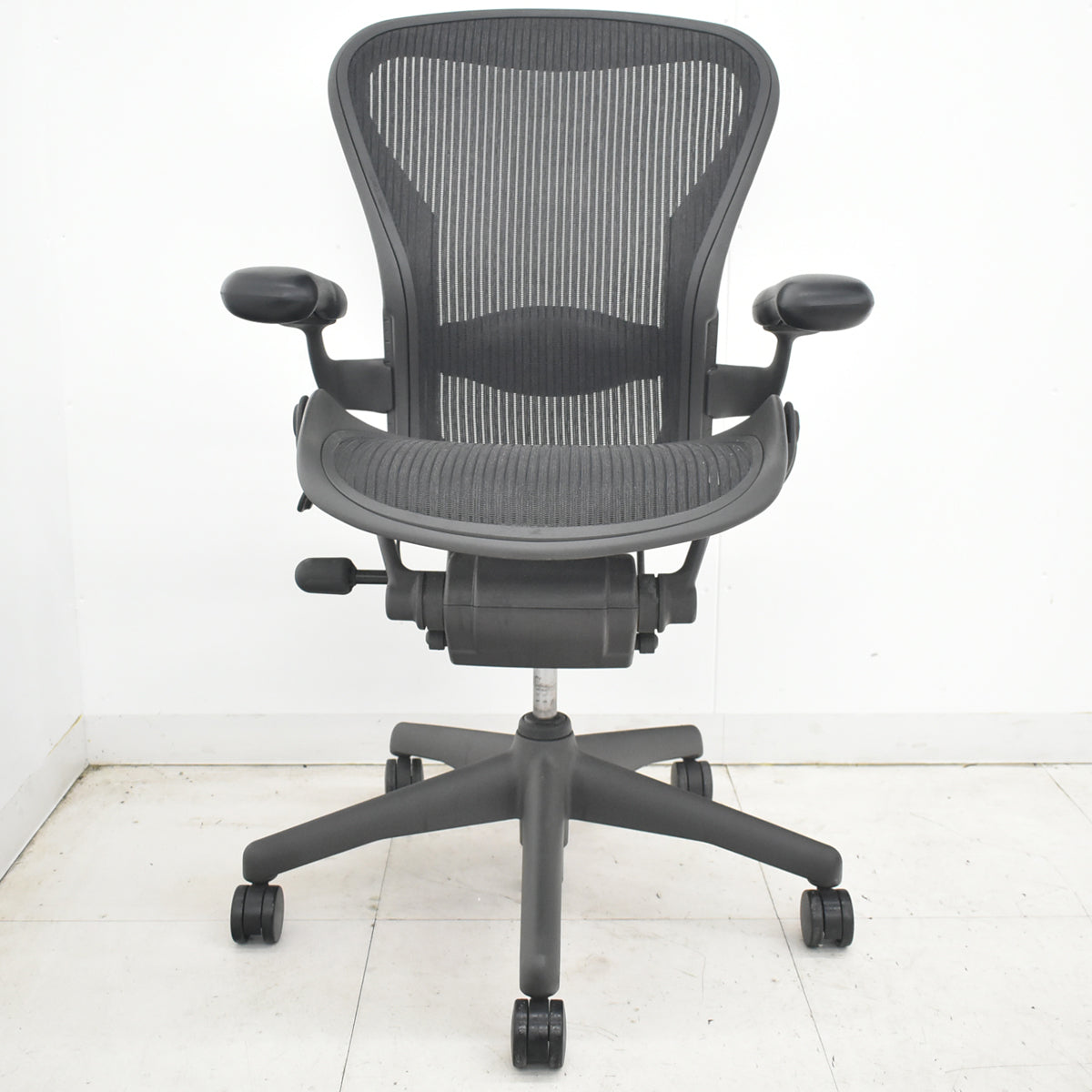 【中古】ハーマンミラー　アーロンチェア　スタンダード　Ｂサイズ　ランバーサポート　2026033101【中古オフィス家具】