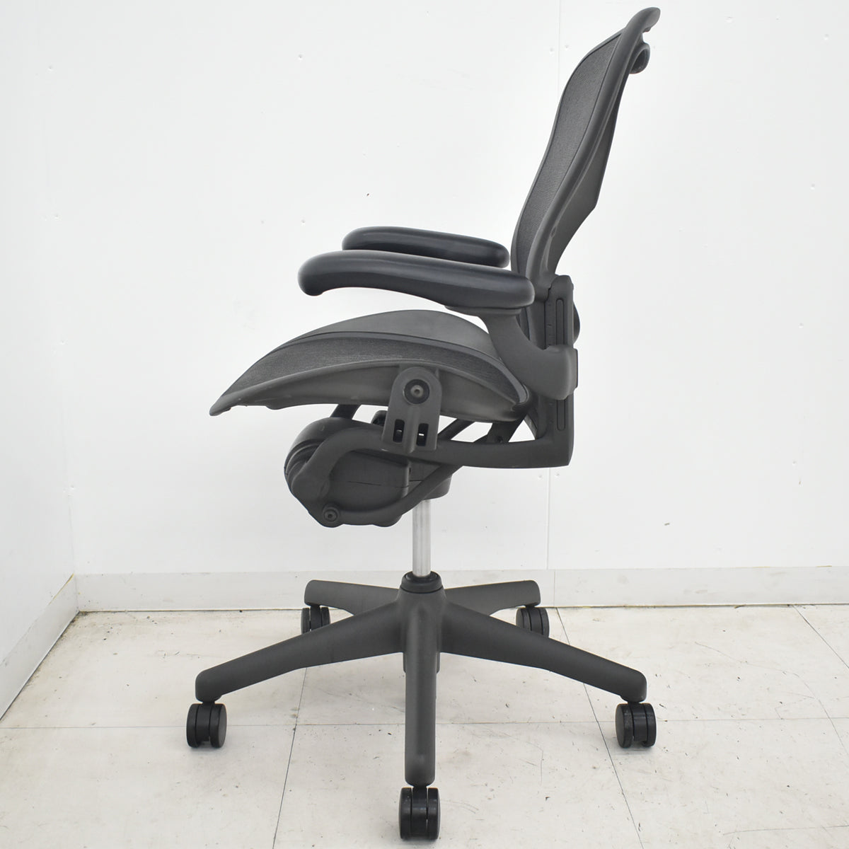 【中古】ハーマンミラー　アーロンチェア　スタンダード　Ｂサイズ　ランバーサポート　2026033101【中古オフィス家具】